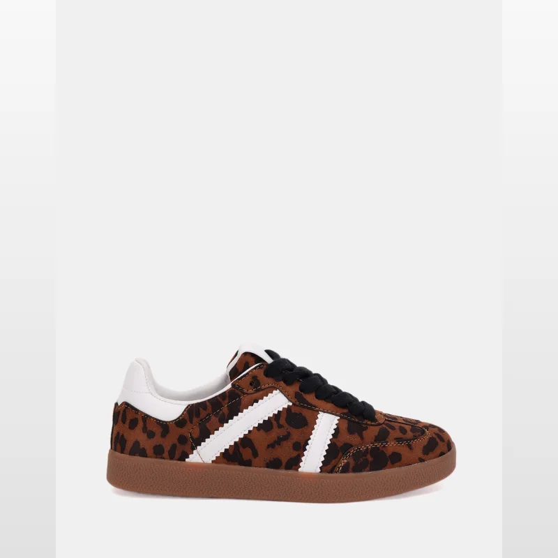 Novoshoes CORDOBA leopard print leisure sneakers with white stripes and a brown sole, shown from the side.